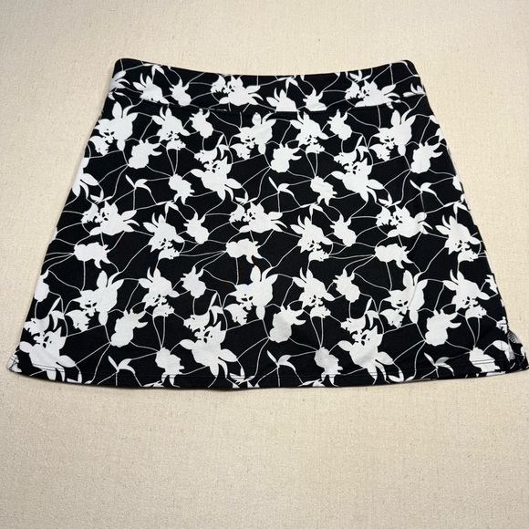 Tranquility by Colorado Clothing Black and White Patterned Mini Skort - Small - Picture 4 of 9